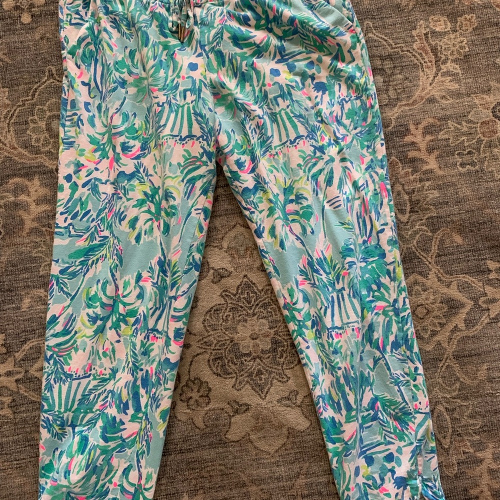 Lilly Pulitzer Tropical Print Cropped Lounge pants
